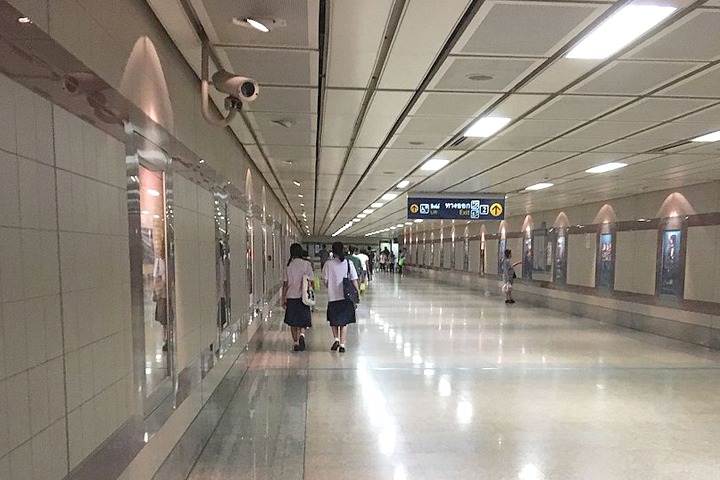 Underground way to MRT Station - SiamBangkokMap